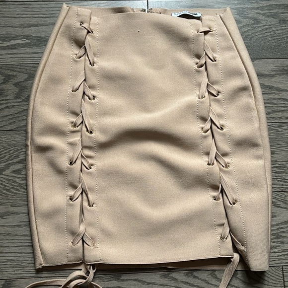 Fashion Nova Skirt💛✨ - Picture 1 of 6